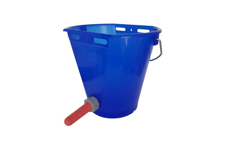 Transparentno plava plastična kanta za pojenje teladi 8 litara