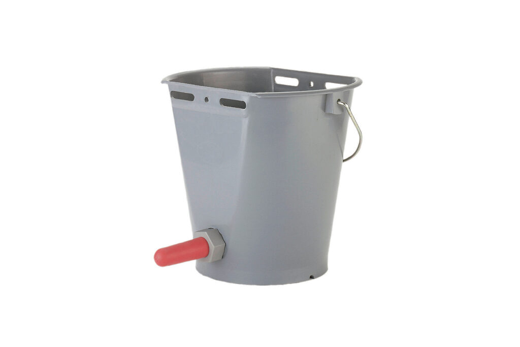 Plastična siva kanta za pojenje teladi 8 litara